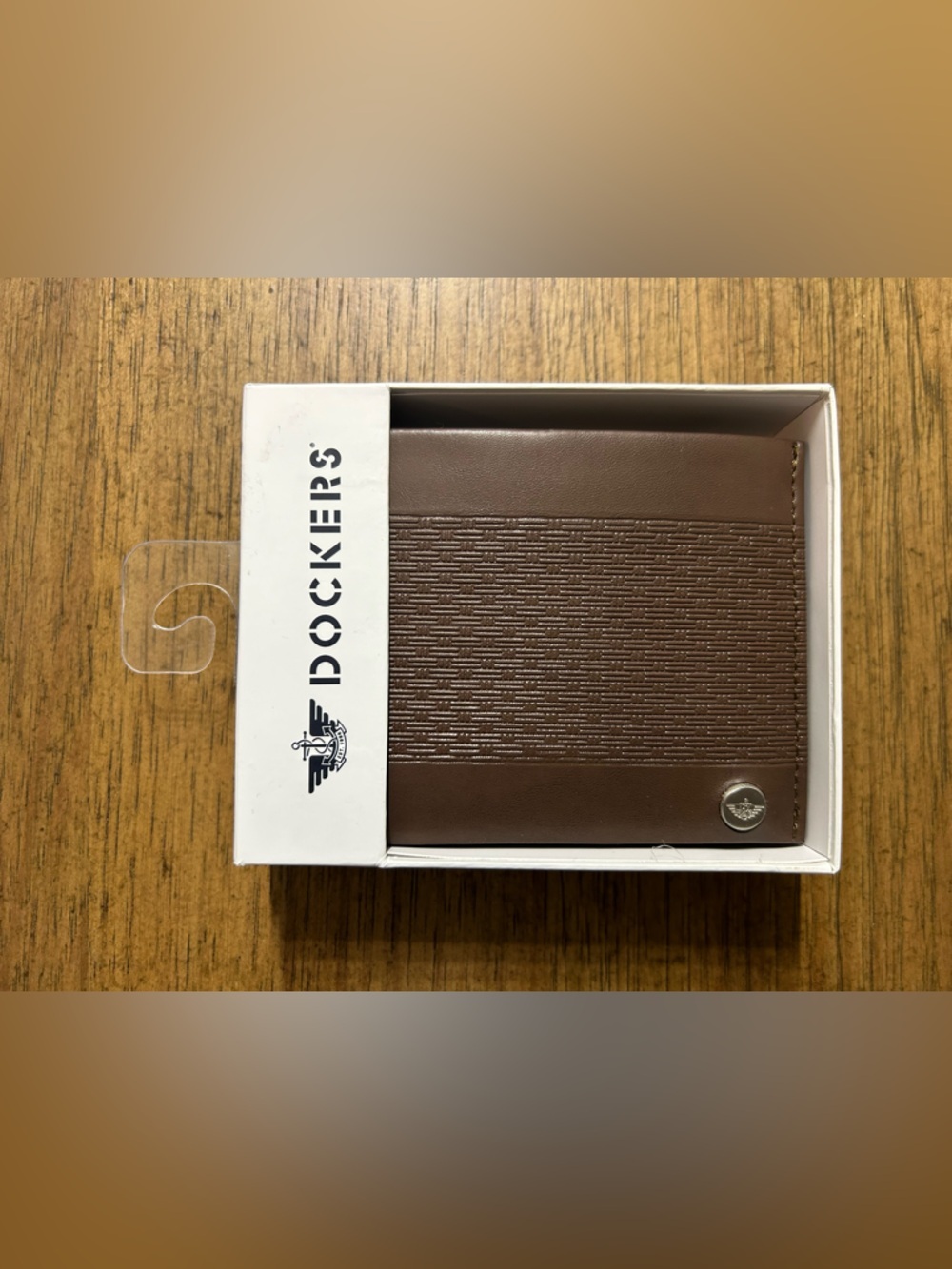 NWT Dockers Men’s Brown Textured Bifold Wallet